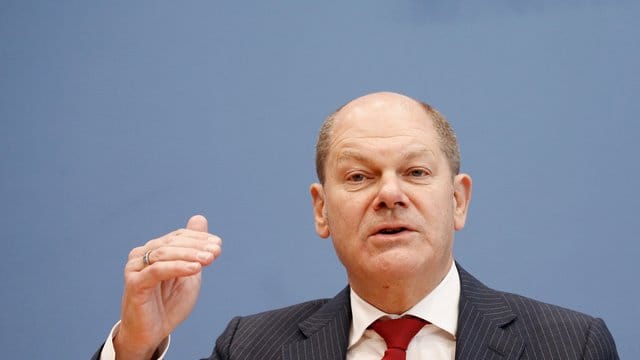 Der Bundesregierung stehen im kommenden Jahr mindestens zehn Milliarden Euro für neue Projekte zur Verfügung. Der Bundesregierung stehen im kommenden Jahr mindestens zehn Milliarden Euro für neue Projekte zur Verfügung.