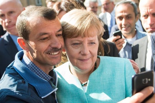 Selfie mit Flüchtling: Dieses Foto von Bundeskanzlerin Merkel ging um die Welt.