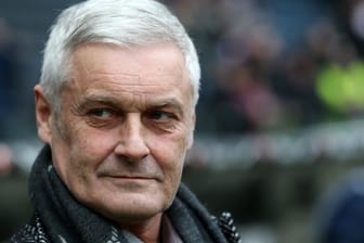 Kölns Sportdirektor Armin Veh gibt sich skeptisch.