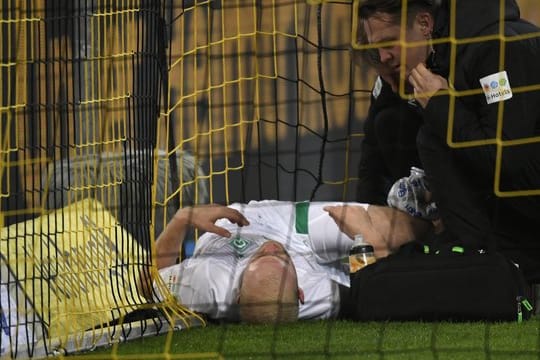 Der Bremer Davy Klaasen hatte sich im Spiel gegen den BVB verletzt.