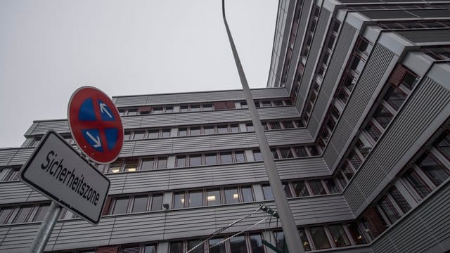 Die Zentrale des Hessischen Landeskriminalamtes: Das LKA ermittelt weiter im Fall einer offenbar rechtsextremen Chatgruppe innerhalb der Polizei in Frankfurt. Die Zentrale des Hessischen Landeskriminalamtes: Das LKA ermittelt weiter im Fall einer offenbar rechtsextremen Chatgruppe innerhalb der Polizei in Frankfurt.
