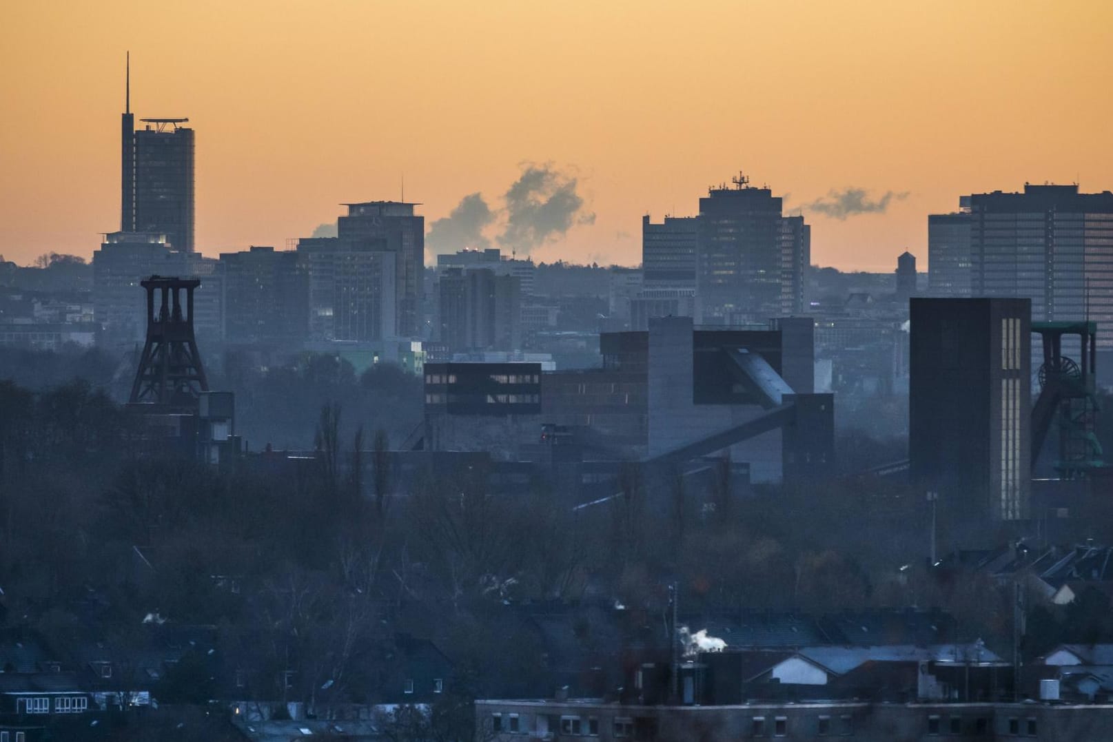 Skyline von Essen, vorne die Zeche Zollverein: Auch mit dem Ende des Bergbaus prägen Zechen das Bild des Ruhrgebiets.