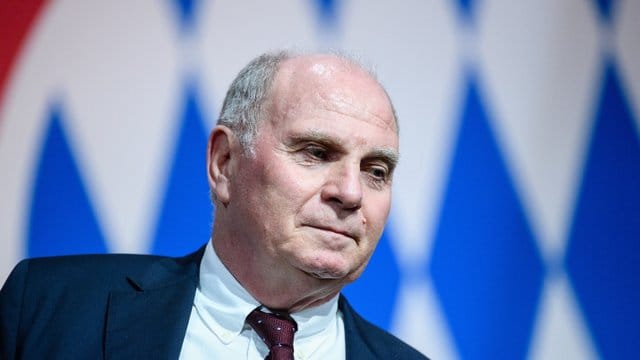 Uli Hoeneß bleibt der Aufsichtsratsvorsitzende des FC Bayern München.