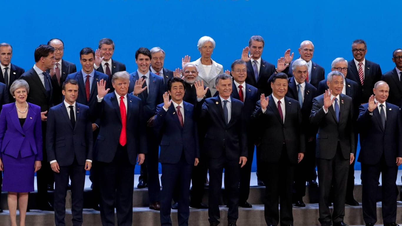 Die erste Reihe der Weltpolitik: Xi (erste Reihe, Dritter von rechts) und Abe (gleiche Reihe, 4.v.l) beim G20-Gipfel in Buenos Aires 2018.