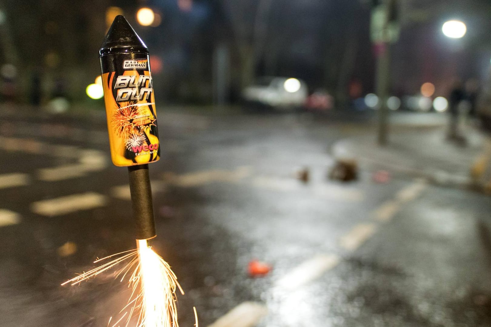 Eine Silvesterrakete von Weco: Feuerwerk verursacht viel Feinstaub. Bedenklich findet das der Hersteller nicht.