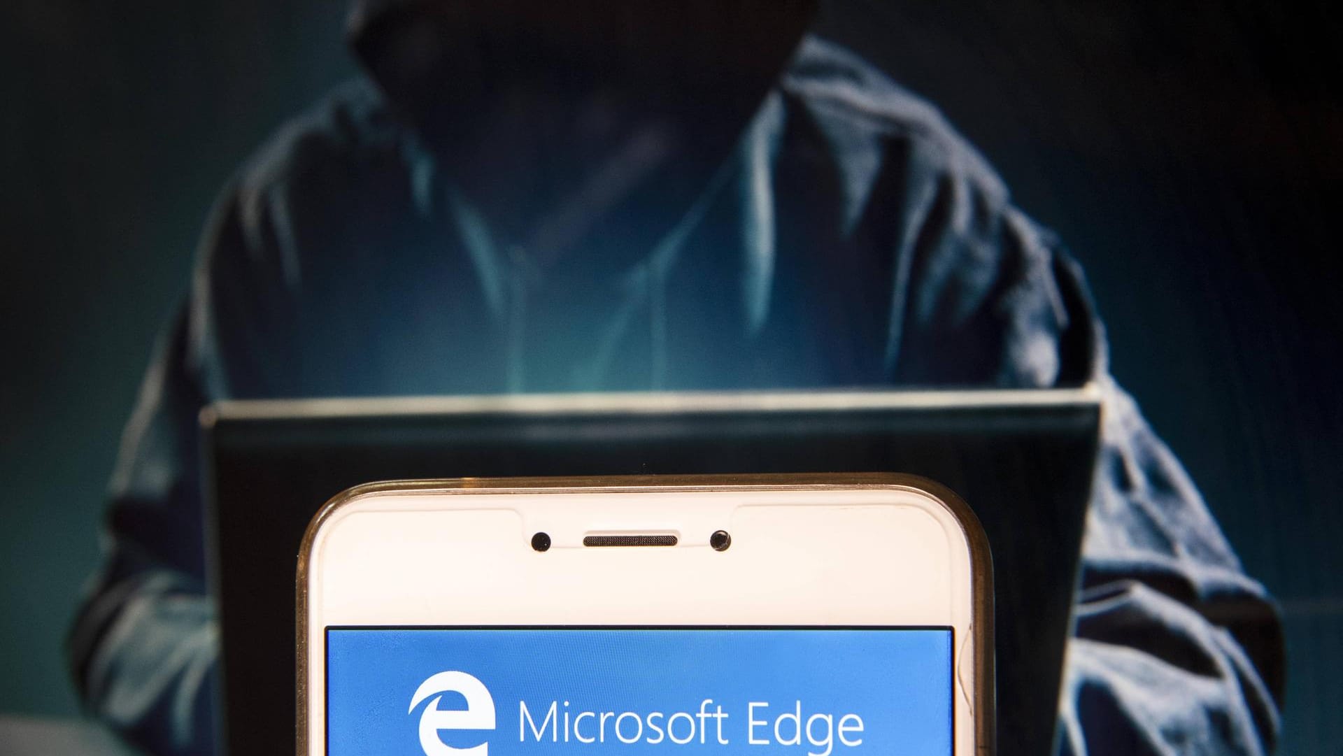 Logo von Edge auf Laptop: Steckt Sabotage von Google hinter dem Ende von Edge?