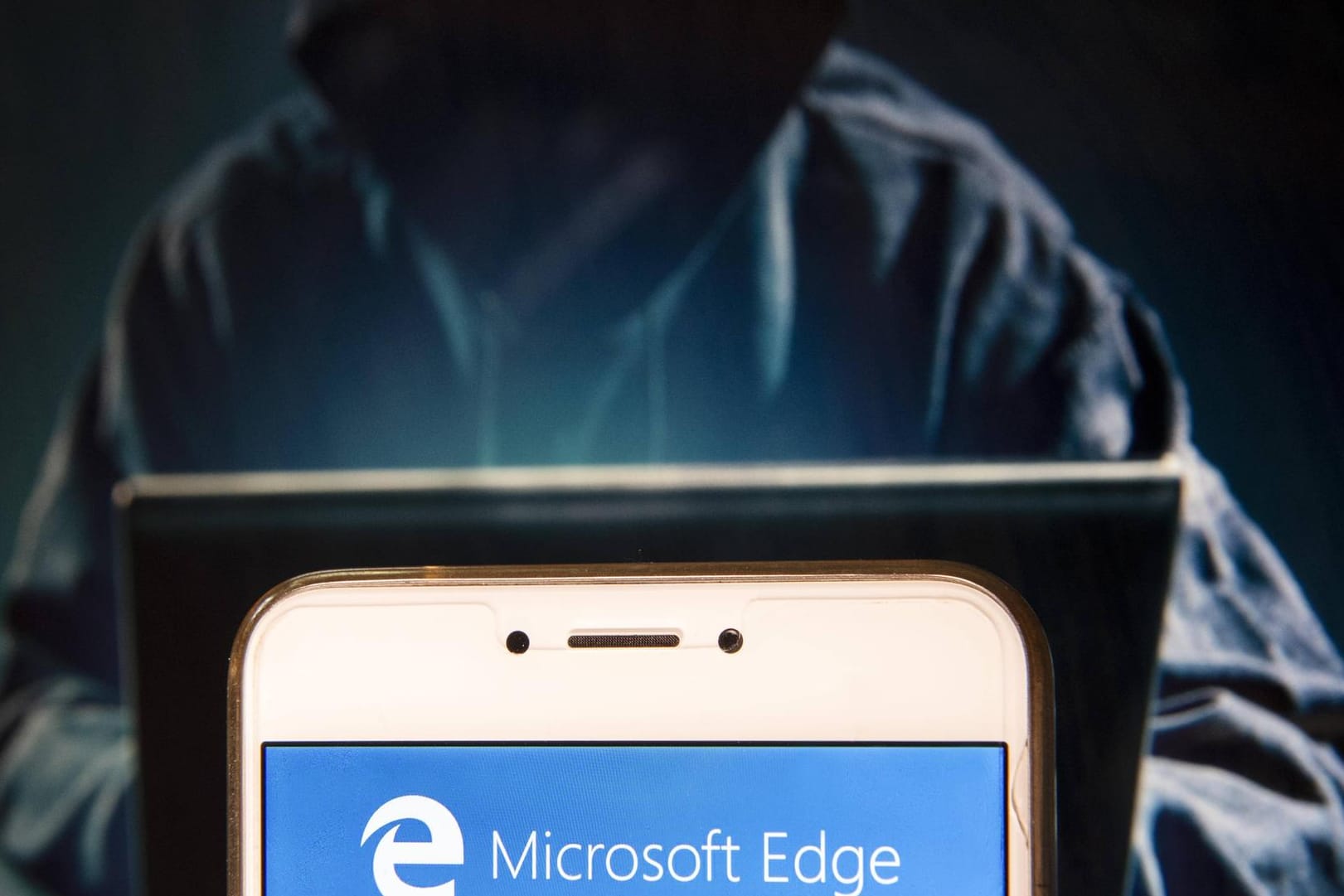 Logo von Edge auf Laptop: Steckt Sabotage von Google hinter dem Ende von Edge?