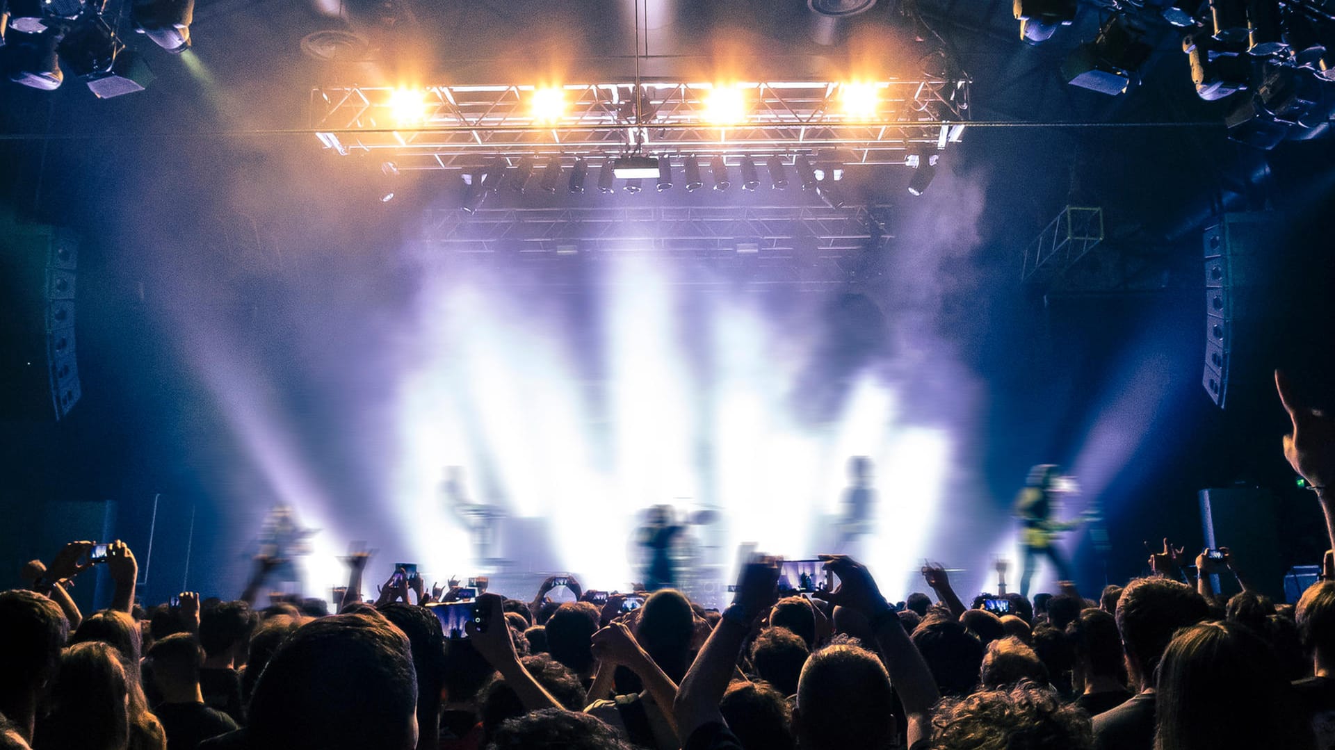 Konzert: Das eigene Ausdrucken von Eventim-Tickets ist künftig kostenfrei. Sportfans müssen jedoch weiter in den sauren Apfel beißen.