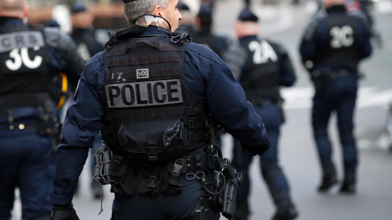 Polizisten in Frankreich im Einsatz: Die "Gelbwesten"-Krise hält Frankreichs Sicherheitskräfte weiterhin auf Trab.