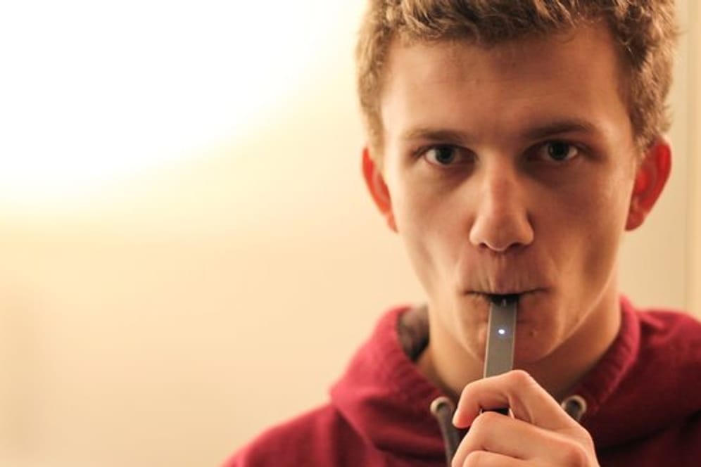 Seit Student Nathan Behr die E-Zigarette der Marke Juul getestet hat, kommt er nicht mehr ohne sie aus.