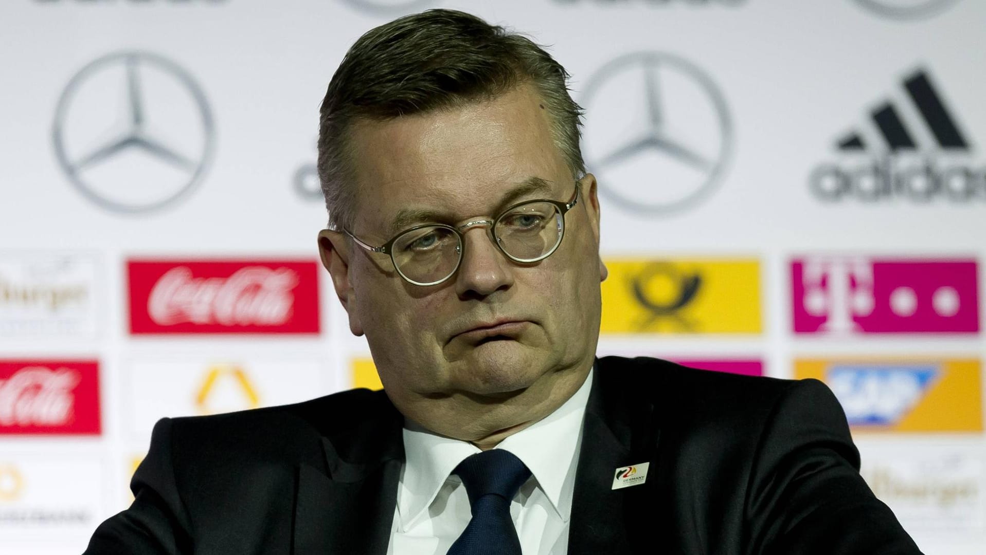 Reinhard Grindel: Der DFB-Präsident kritisiert FIFA-Boss Gianni Infantino für dessen undurchsichtiges Verhalten. Reinhard Grindel: Der DFB-Präsident kritisiert FIFA-Boss Gianni Infantino für dessen undurchsichtiges Verhalten.