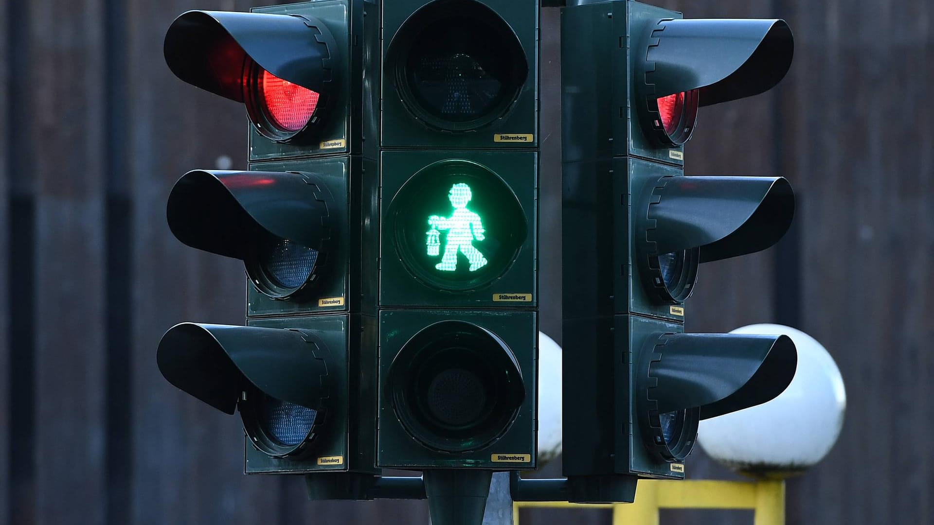 Eine Bergmann-Ampel in Duisburg. Die Zechenzeit wird im Ruhrgebiet zum Kult.