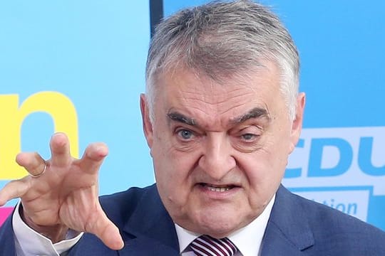 NRW-Innenminister Herbert Reul (CDU): Polizisten sollen sich nicht mehr schämen müssen.
