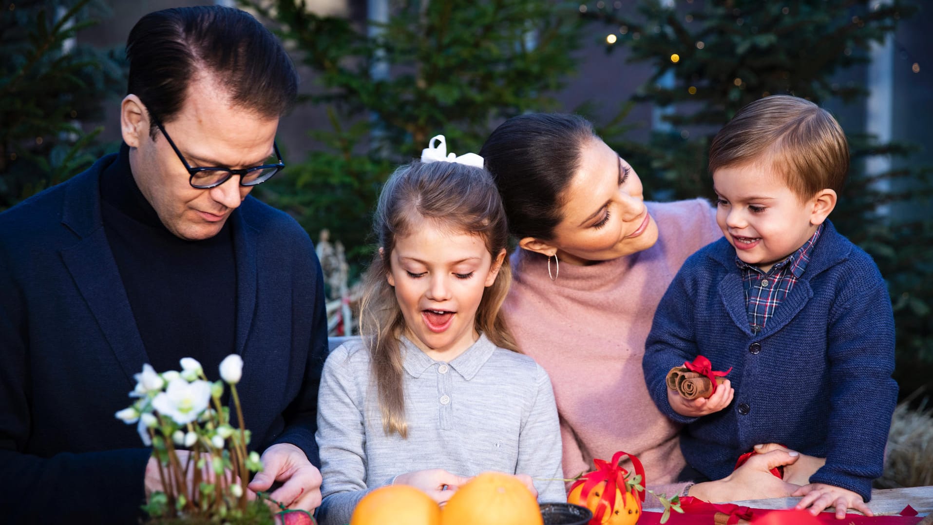 Prinz Daniel und Prinzessin Victoria mit ihren beiden Kindern Prinzessin Estelle und Prinz Oscar: Auch dieses Jahr gibt es wieder ein Weihnachtsvideo der Familie.