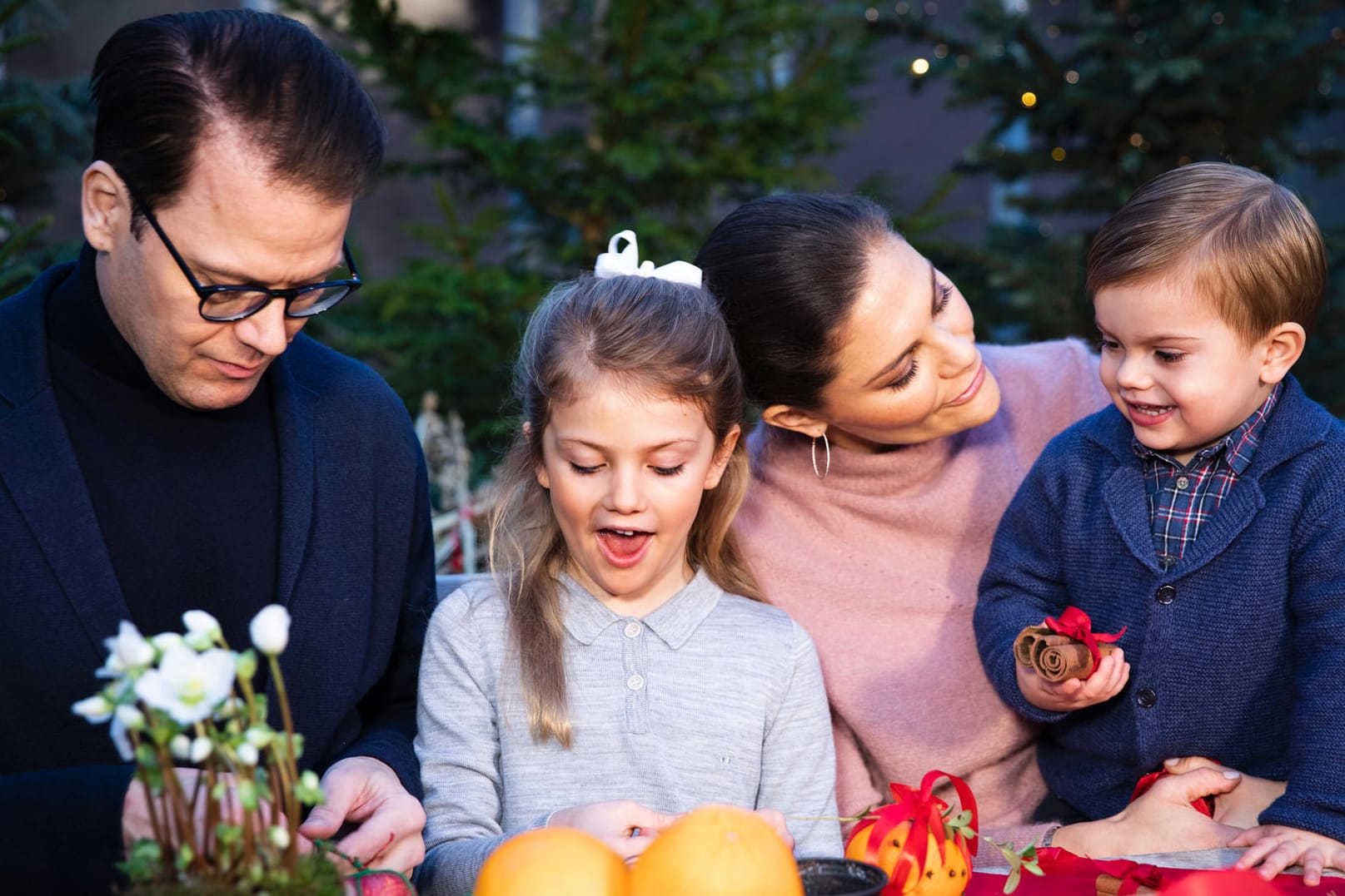 Prinz Daniel und Prinzessin Victoria mit ihren beiden Kindern Prinzessin Estelle und Prinz Oscar: Auch dieses Jahr gibt es wieder ein Weihnachtsvideo der Familie.