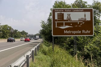 Die A52 in Richtung Essen (Symbolbild): Die Autobahn wurde wegen einer Bombe aus dem Zweiten Weltkrieg gesperrt.
