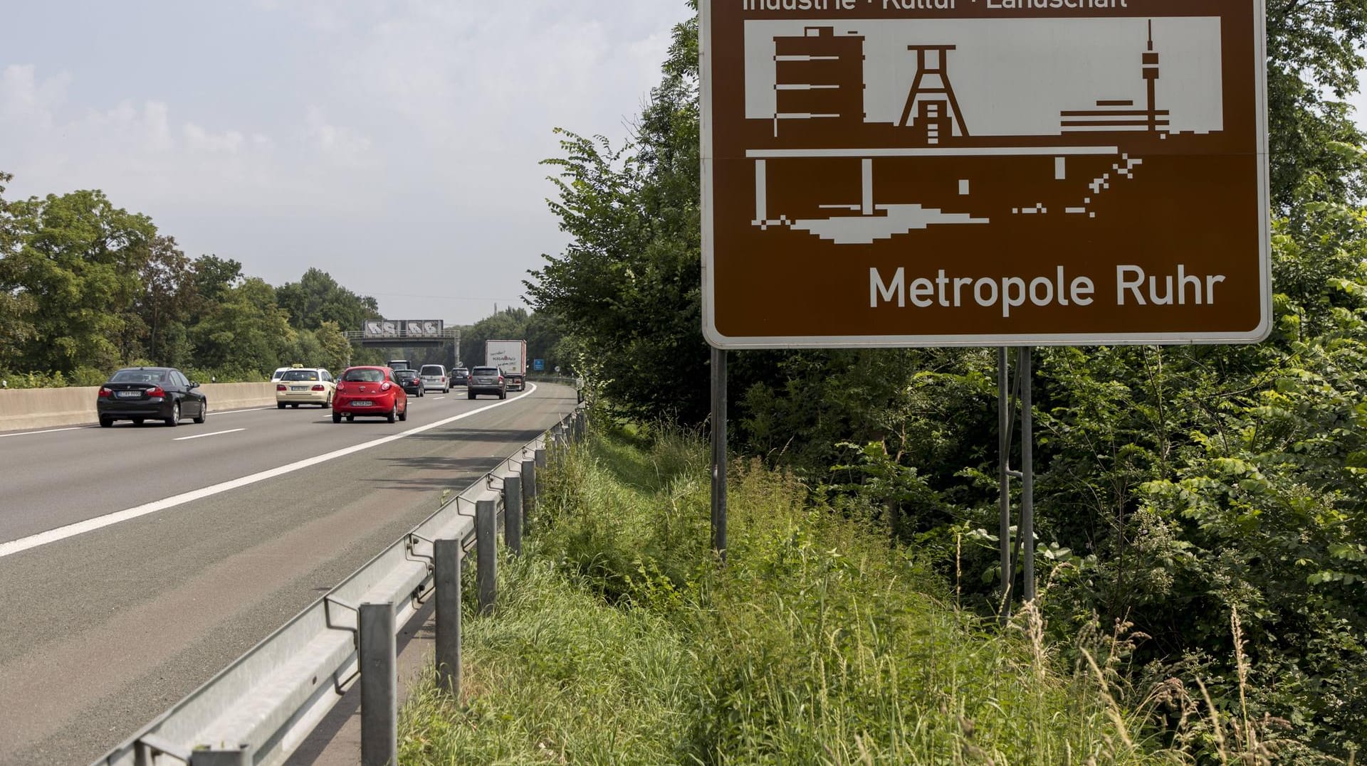 Die A52 in Richtung Essen (Symbolbild): Die Autobahn wurde wegen einer Bombe aus dem Zweiten Weltkrieg gesperrt.