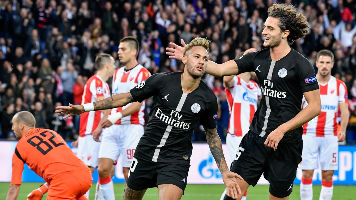 Die Paris-Stars Neymar (l.) und Rabiot feiern. Doch es gibt Zweifel am Zustandekommen des Tor-Festivals gegen Belgrad.