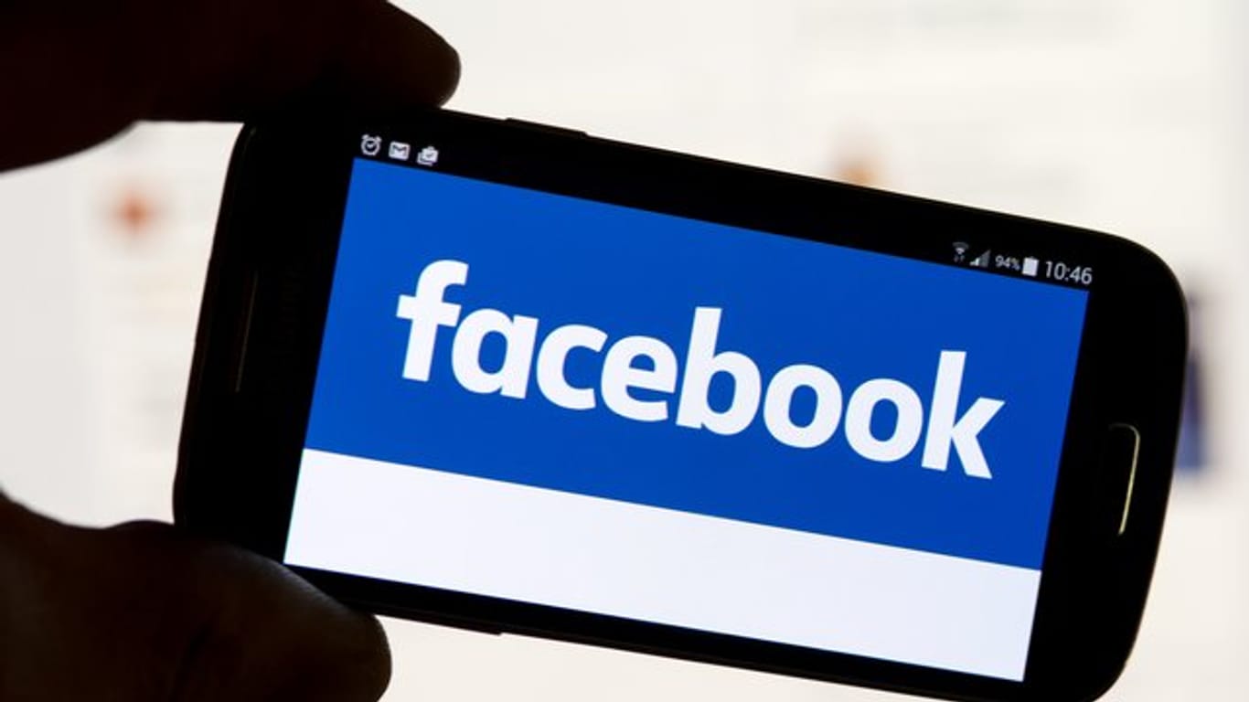 Die Verknüpfungen von Facebook-Accounts mit anderen Diensten bringt den Internetkonzern in Erklärungsnot.