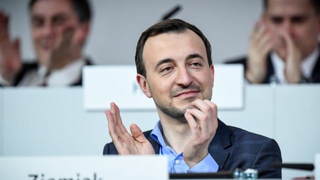 Kritisiert Grünen-Chefin Annalena Baerbock nach ihrer Abschiebungsäußerung scharf: CDU-Generalsekretär Paul Ziemiak. Kritisiert Grünen-Chefin Annalena Baerbock nach ihrer Abschiebungsäußerung scharf: CDU-Generalsekretär Paul Ziemiak.