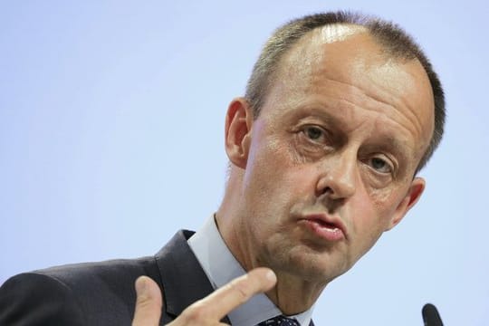 Friedrich Merz erhielt nach seinem Angebot, ins Kabinett zu wechseln, viel Zuspruch aus dem Wirtschaftsflügel und von besonders Konservativen in der Partei.