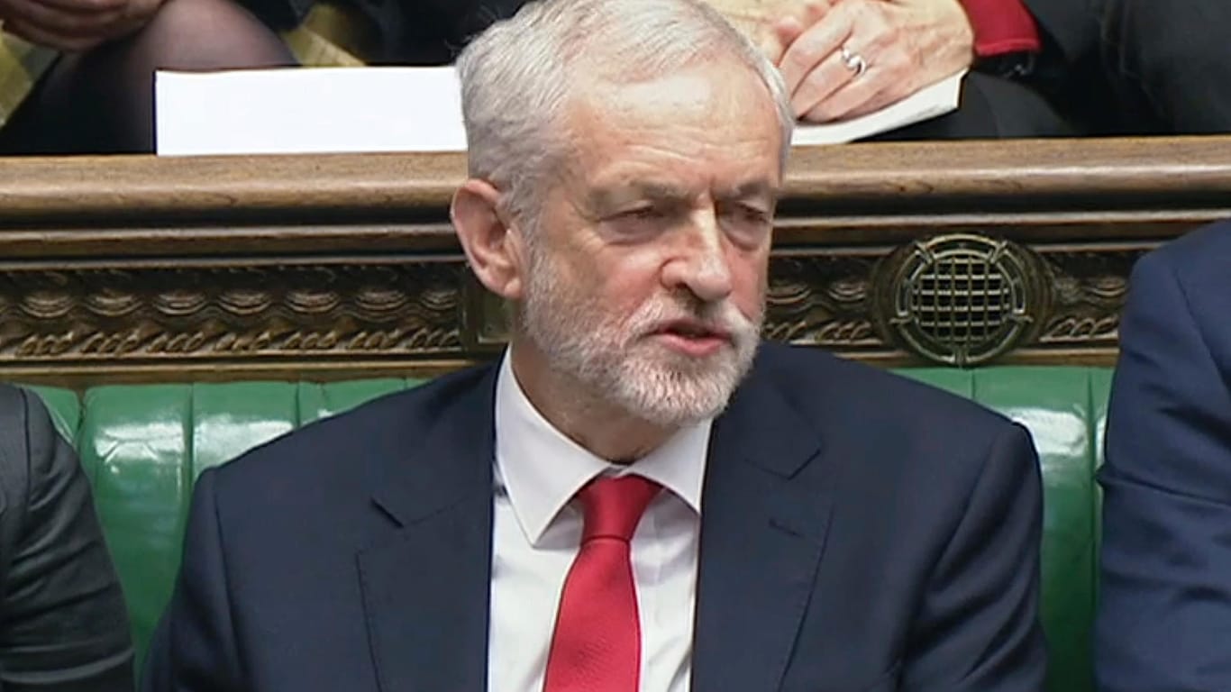Jeremy Corbyn im Parlament: Hat er "dumme Frau" oder "dumme Leute" gesagt?