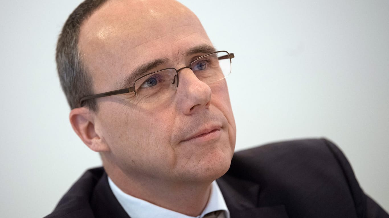 Peter Beuth (CDU): Hessens Innenminister gerät in der Affäre um mutmaßlich rechtsextreme Polizisten unter Druck.