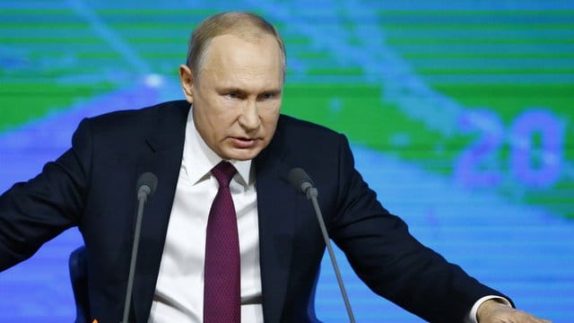 Russlands Präsident Wladimir Putin gibt seine traditionelle Jahrespressekonferenz. Russlands Präsident Wladimir Putin gibt seine traditionelle Jahrespressekonferenz.