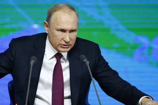 Russlands Präsident Wladimir Putin gibt seine traditionelle Jahrespressekonferenz.