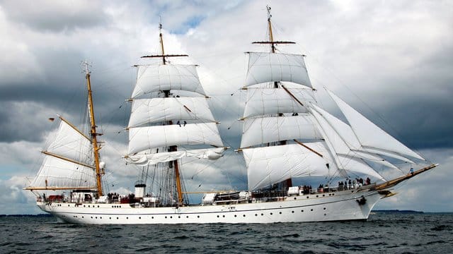 Die "Gorch Fock", Schulschiff der Marine, in der Kieler Förde.