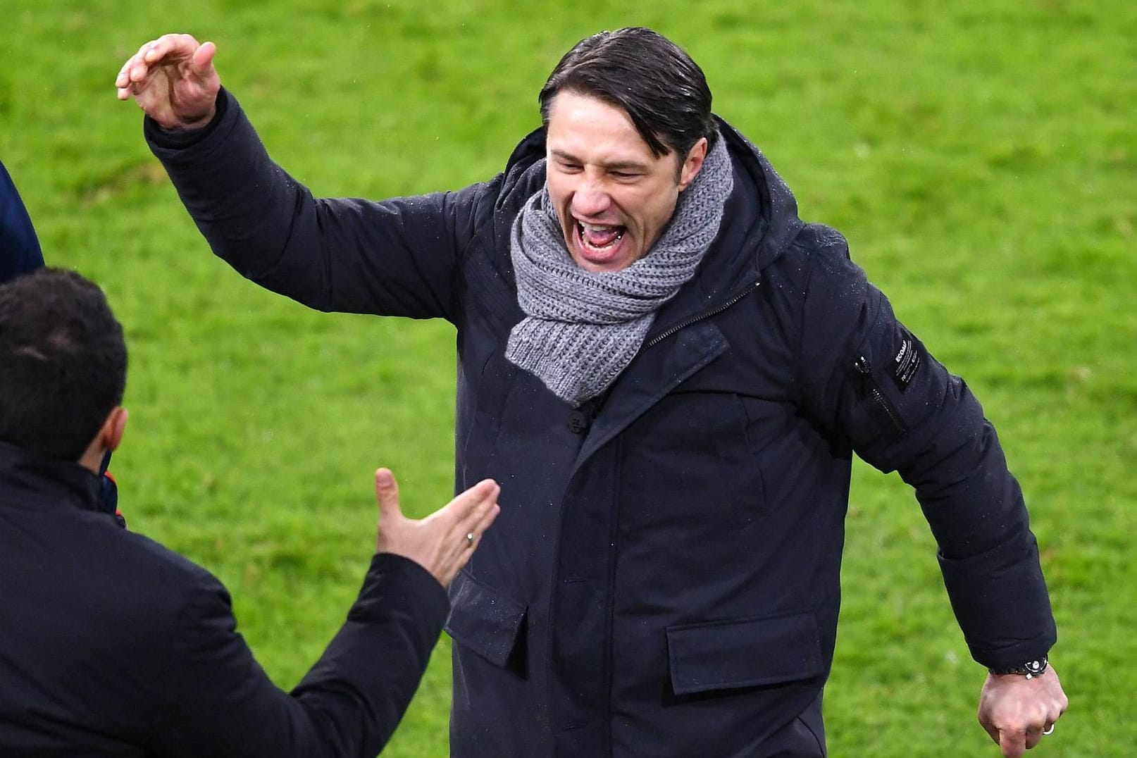 Jubel bei Bayern-Trainer Niko Kovač: Durch den Sieg gegen RB Leipzig verkürzten die Münchner den Rückstand auf Dortmund auf sechs Punkte.