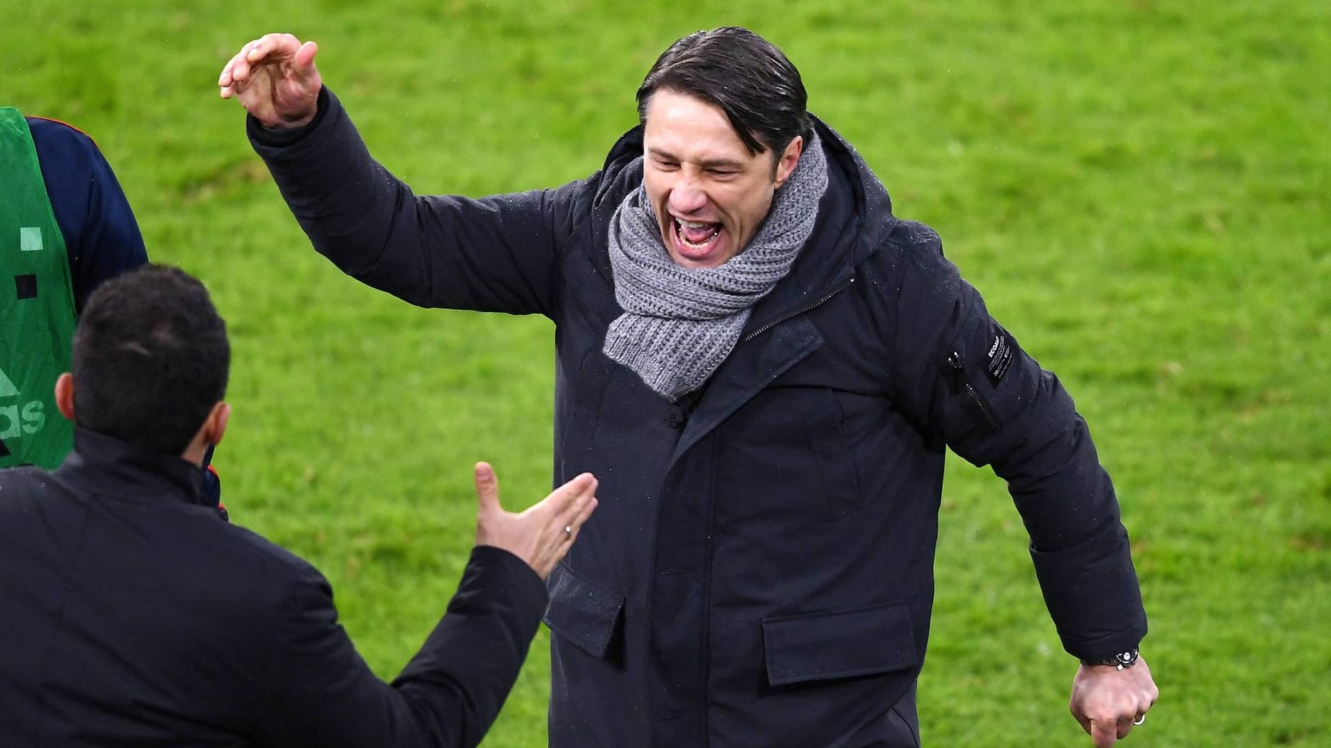 Jubel bei Bayern-Trainer Niko Kovač: Durch den Sieg gegen RB Leipzig verkürzten die Münchner den Rückstand auf Dortmund auf sechs Punkte.