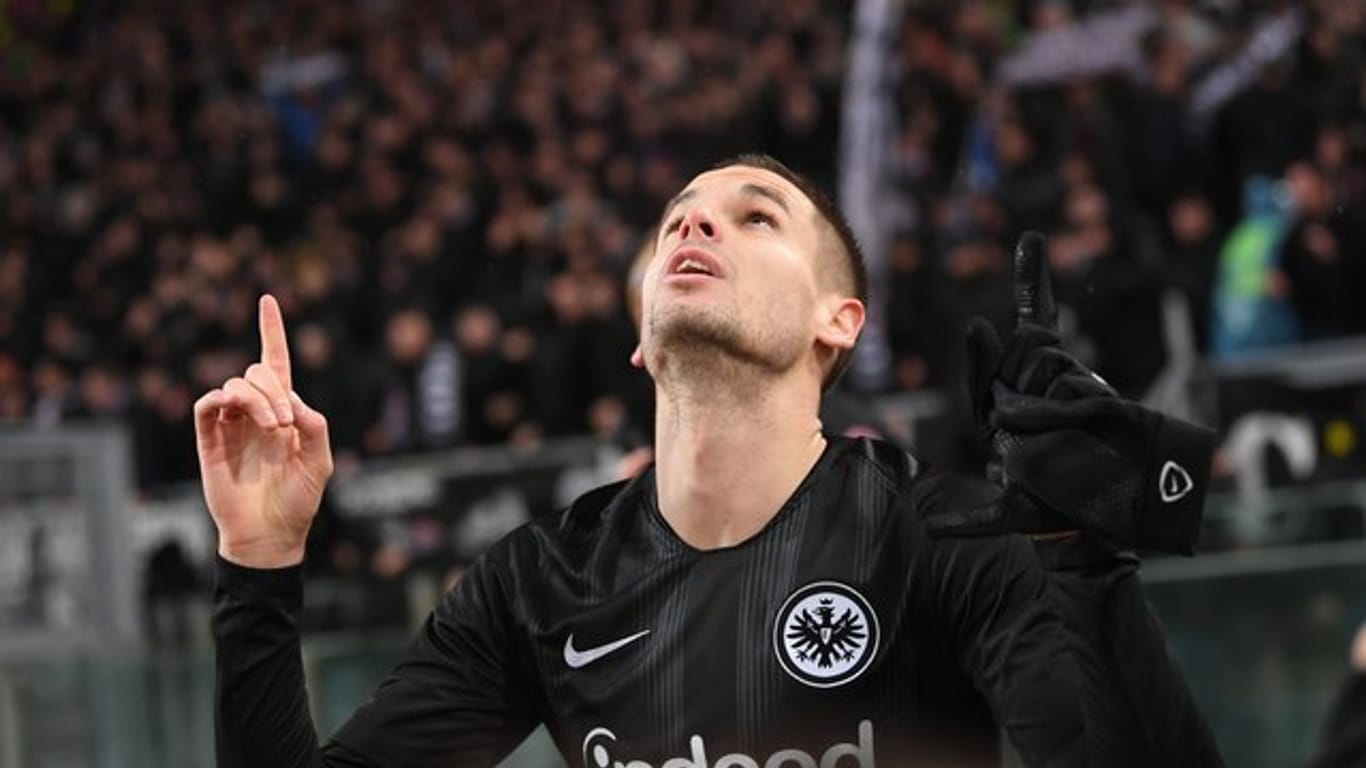 Eintracht Frankfurt verlängerte den Vertrag mit Mijat Gacinovic.