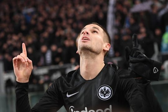 Eintracht Frankfurt verlängerte den Vertrag mit Mijat Gacinovic.
