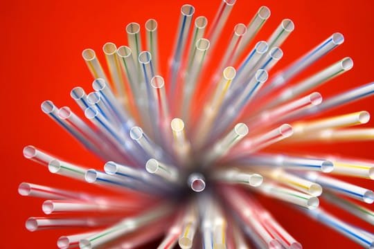 Plastikstrohhalme: Ob das EU-Verbot von Wegwerfprodukten aus Kunststoff den gewünschten Effekt hat, ist noch offen.