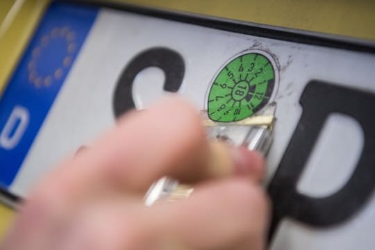 Die HU-Plakette muss immer aktuell sein.