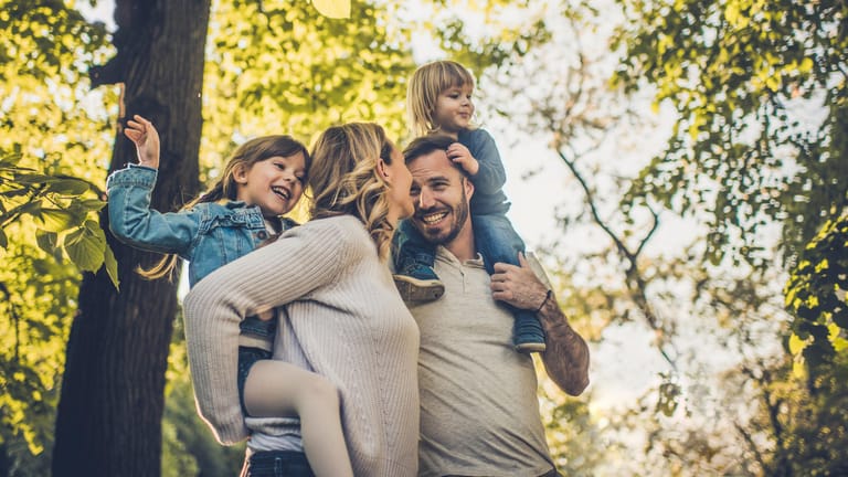 Familie: Ab 1. Januar 2019 steigt das Kindergeld und auch der steuerliche Freibetrag, den Eltern beim Fiskus geltend machen können.