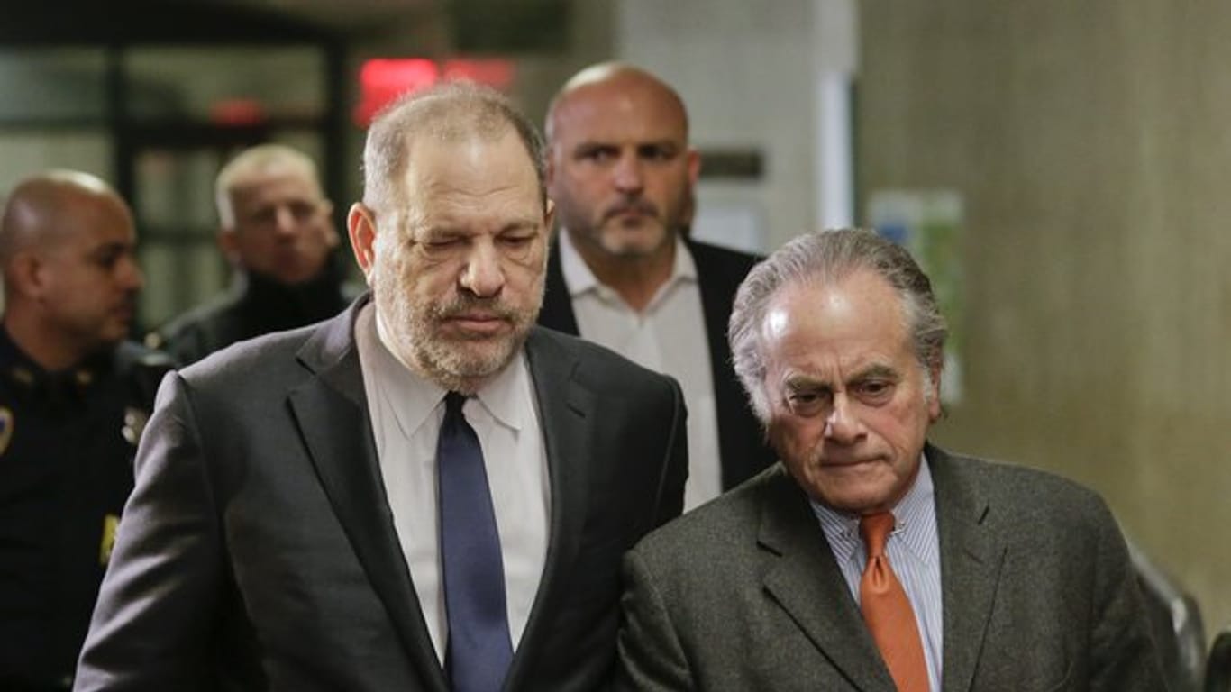 Harvey Weinstein kommt mit seinem Anwalt Benjamin Brafman zu einer Anhörung.