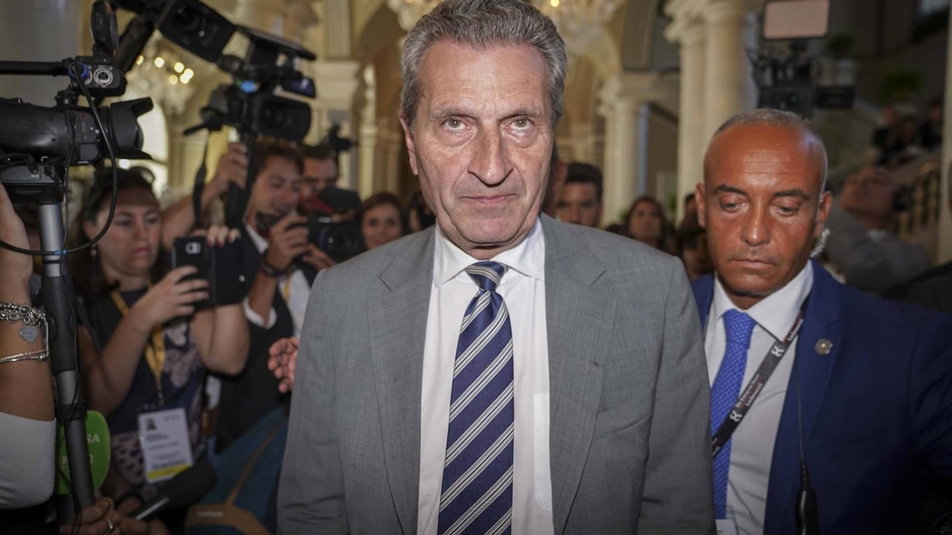 Günther Oettinger: Der deutsche EU-Kommissar wirft Frankreich und Italien vor, zu wenig für den Abbau der Staatsschulden zu tun.
