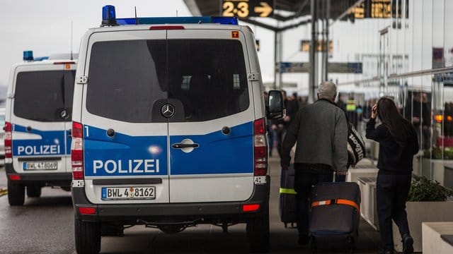 Die Bundespolizei will nach und nach ihren verstärkten Einsatz am Stuttgarter Flughafen zurückfahren.