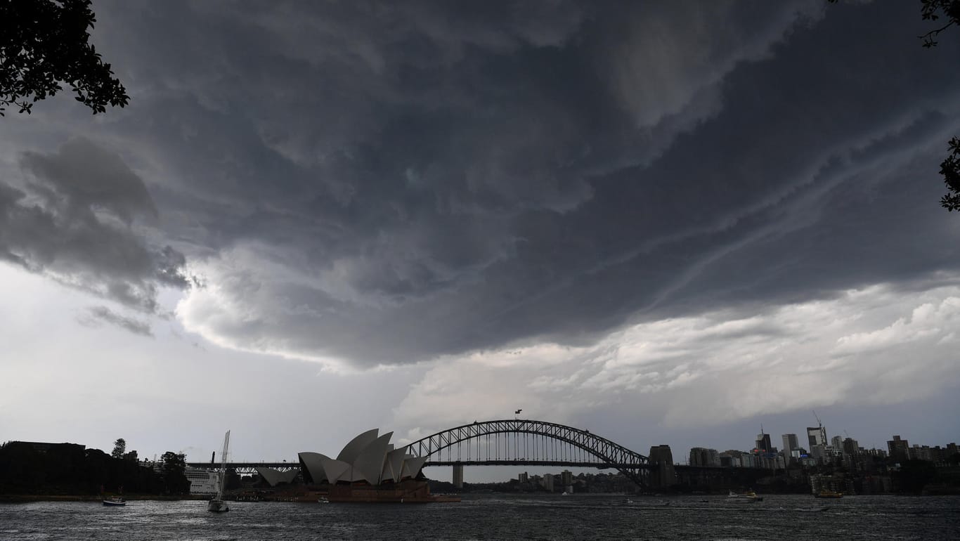 Bedrohlicher Himmel über Sydney: Ein Hagelsturm hat in der Metropole schwere Schäden angerichtet.