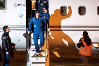 Astronaut Alexander Gerst bei seiner Ankunft am Flughafen Köln/Bonn.