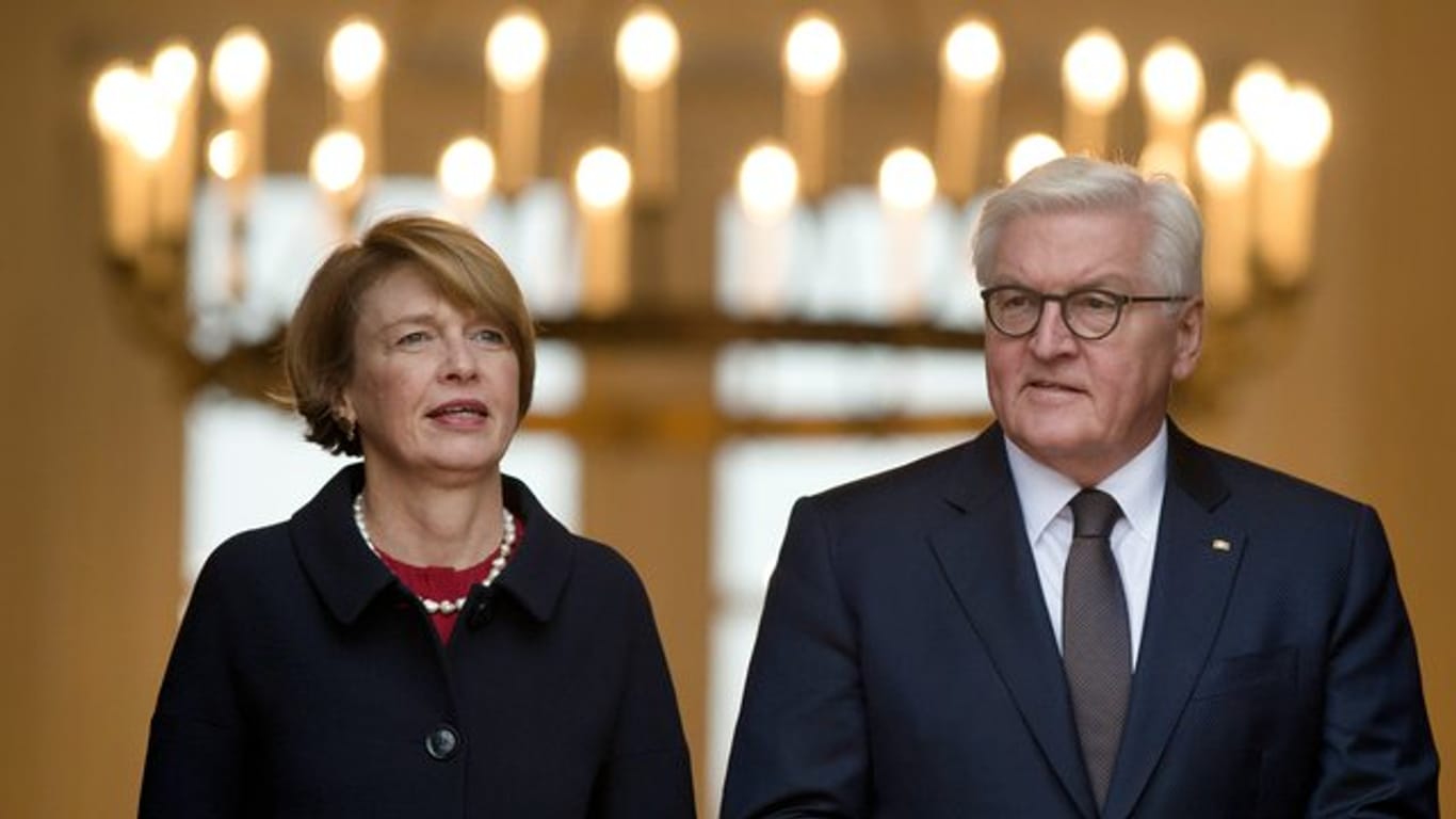 Bundespräsident Frank-Walter Steinmeier und seine Ehefrau Elke Büdenbender feiern Weihnachten mit ihren Familien.