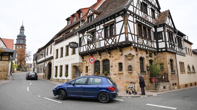 Donald Trumps Großeltern väterlicherseits stammten aus Kallstadt an der Weinstraße. Donald Trumps Großeltern väterlicherseits stammten aus Kallstadt an der Weinstraße.