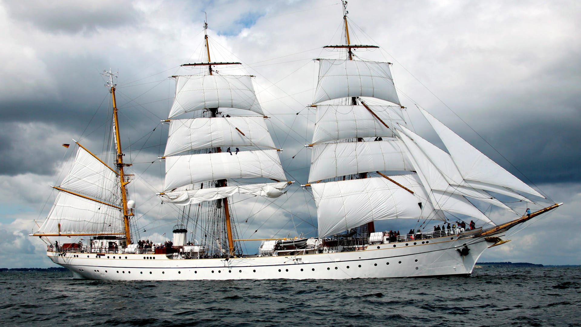 89 Meter lang, zwölf Meter breit und einst der Stolz der deutschen Marine: Das Segelschulschiff "Gorch Fock".