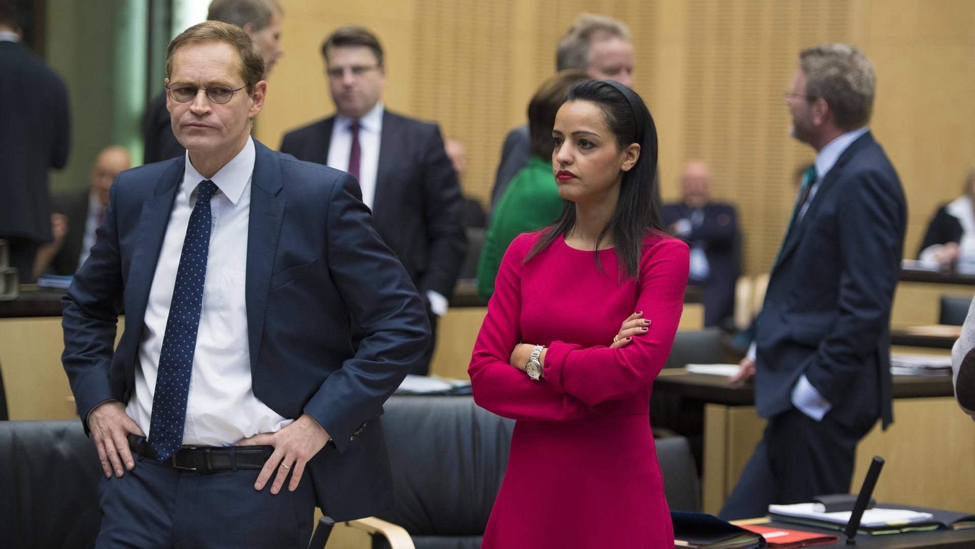 Sawsan Chebli mit Berlins regierendem Bürgermeister Michael Müller: Die Staatssekretärin für Bürgerschaftliches Engagement und Internationales wird immer wieder angefeindet.