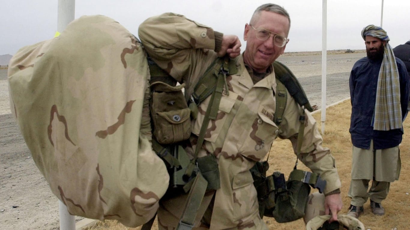General James Mattis kommt im Jahr 2001 in Kandahar in Afghanistan an.