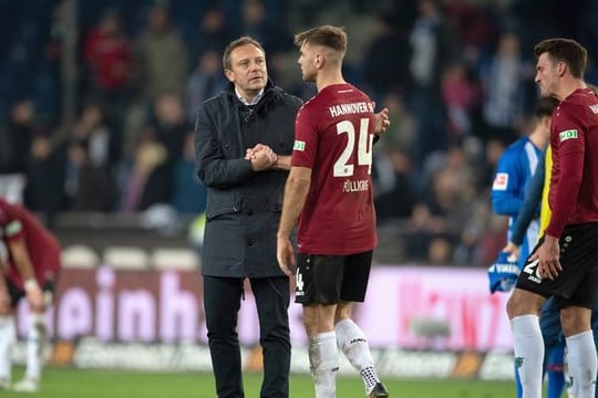 Hannovers Trainer André Breitenreiter muss vermutlich lange auf Niclas Füllkrug verzichten.