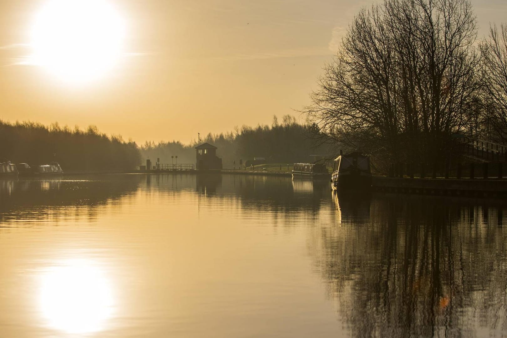 Sonnenaufgang über einem See