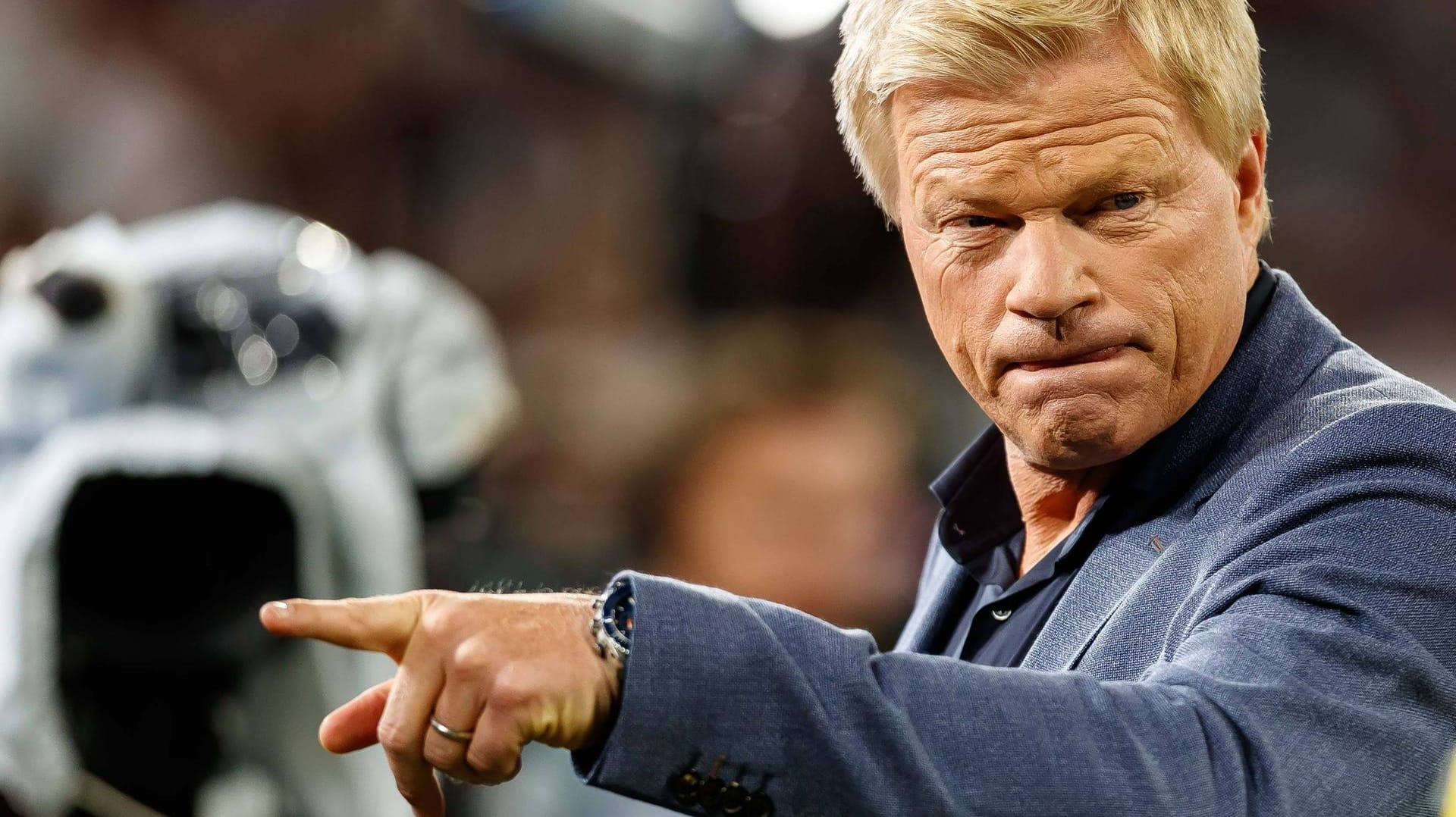 Oliver Kahn: Der Ex-Nationaltorwart sieht Liverpools Torwart Alisson aktuell vor Bayern-Keeper Manuel Neuer.